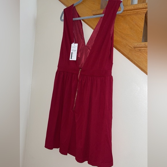 Women’s Mini Red Dress Size Large Wavy V-Neck Open Back MEANEOR Dress - Picture 3 of 4